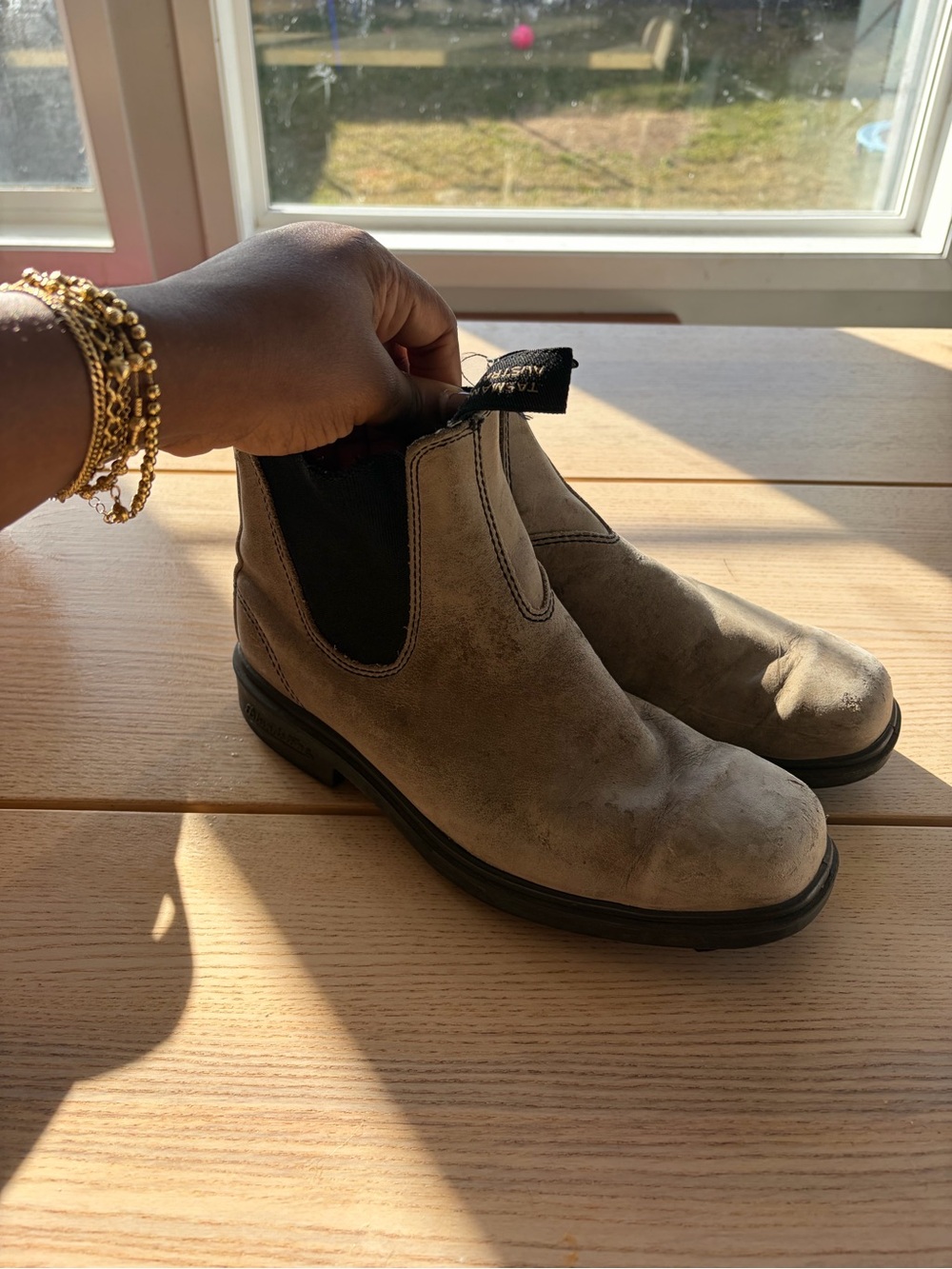 Blundstones Women’s Chelsea Ankle Boots in Taupe Suede